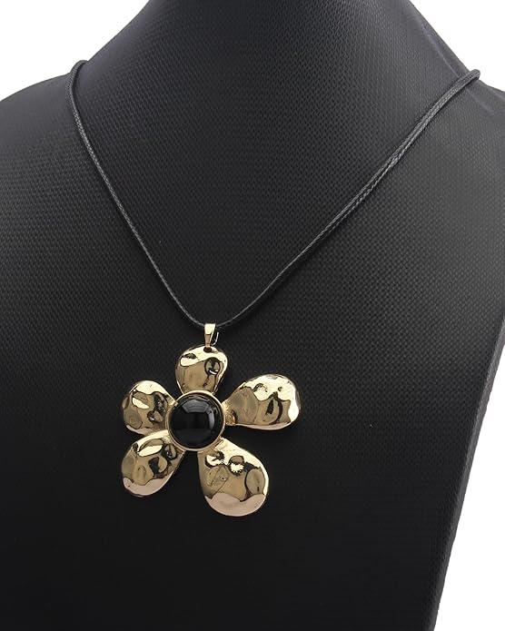 Leather Necklace for Women Boho Choker Necklace Long Cord Leather Pendant Bohemian Neckalce Vintage Alloy Pendant Leather Rope Necklace Wooden Necklaces for Women