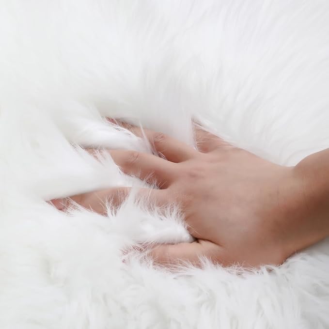 Faux Fur Rug Sheepskin Fuzzy Rug Super Soft Fluffy Plush Area Rug Bedroom Floor Children's Room Sofa Cushion Living Room Bedside Rugs (White,3×3 ft Rotund)
