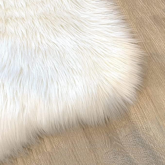 LAMBZY High Pile Super Soft Faux Sheepskin Rug (White, 3'x5')