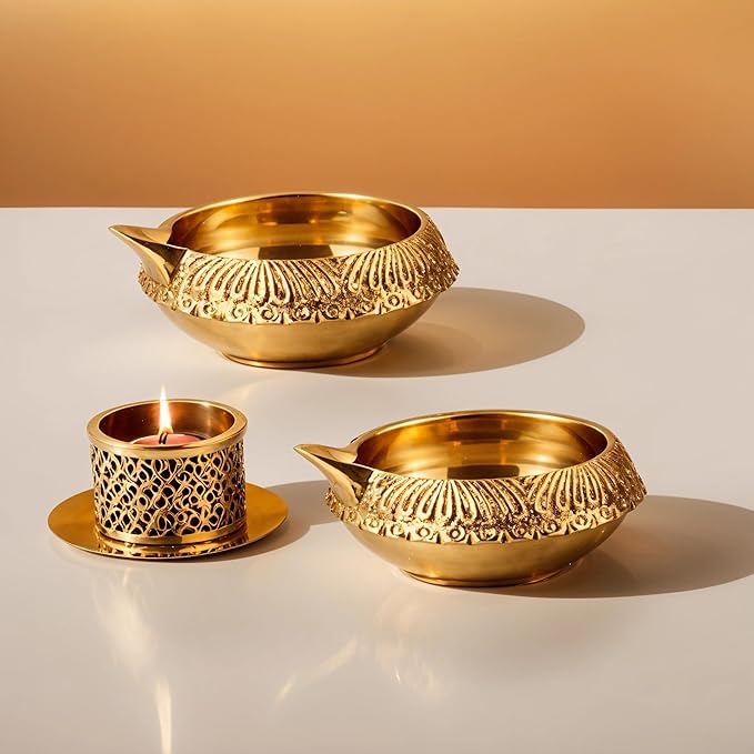 Hashcart Brass Diya for Pooja Kuber Diya [ Pack of 4 Pc ] - Diwali Diyas Diya Lamp for Puja Traditional Indian Oil Lamp Kutthu vilakku Deepam for Diwali Decoration - Indian Diwali Gifts