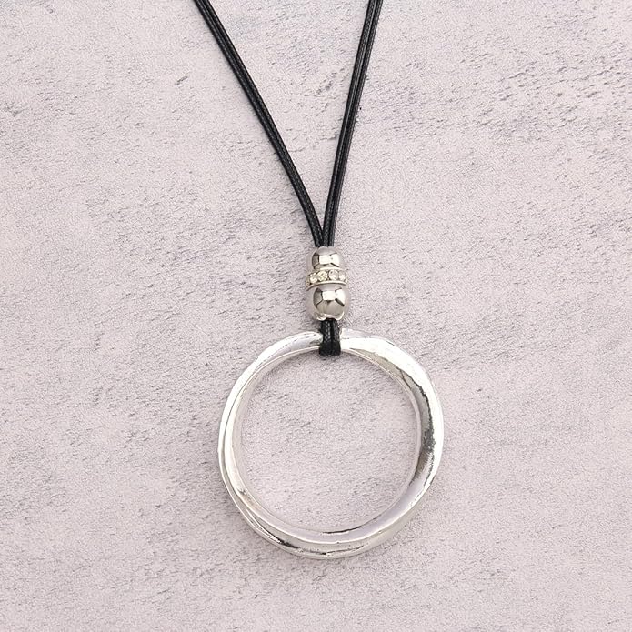 Leather Necklace for Women Boho Choker Necklace Long Cord Leather Pendant Bohemian Neckalce Vintage Alloy Pendant Leather Rope Necklace Wooden Necklaces for Women