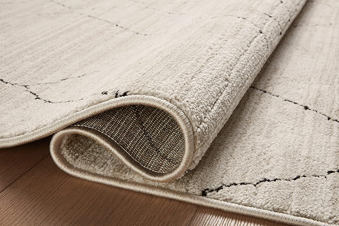 Loloi Darby Collection DAR-03 Sand/Charcoal 4'-0" x 6'-0" Accent Rug