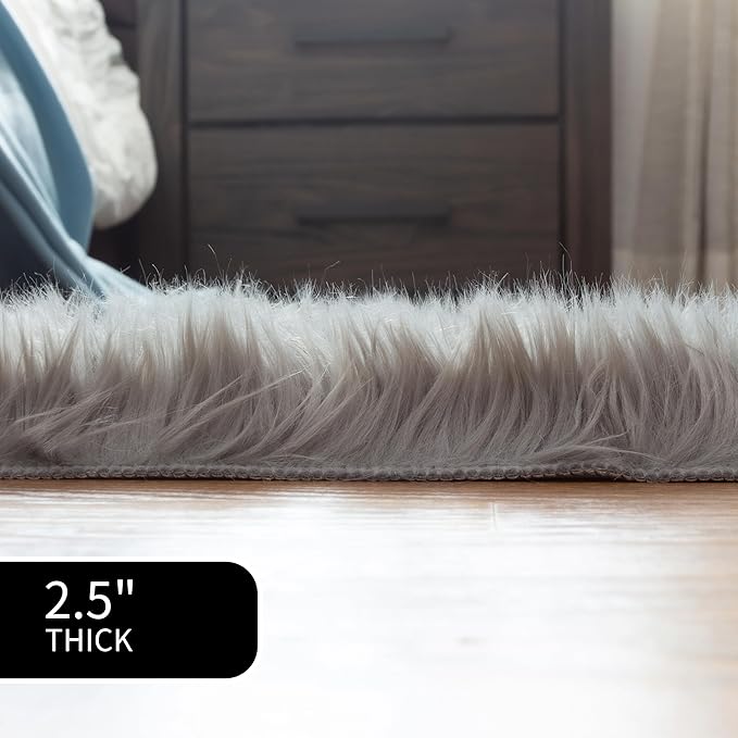 5 ft Round Fluffy Gray Rug – Plush Faux Fur Rug for Bedroom, Living Room, or Nursery – Cozy Faux Sheepskin Home Decor