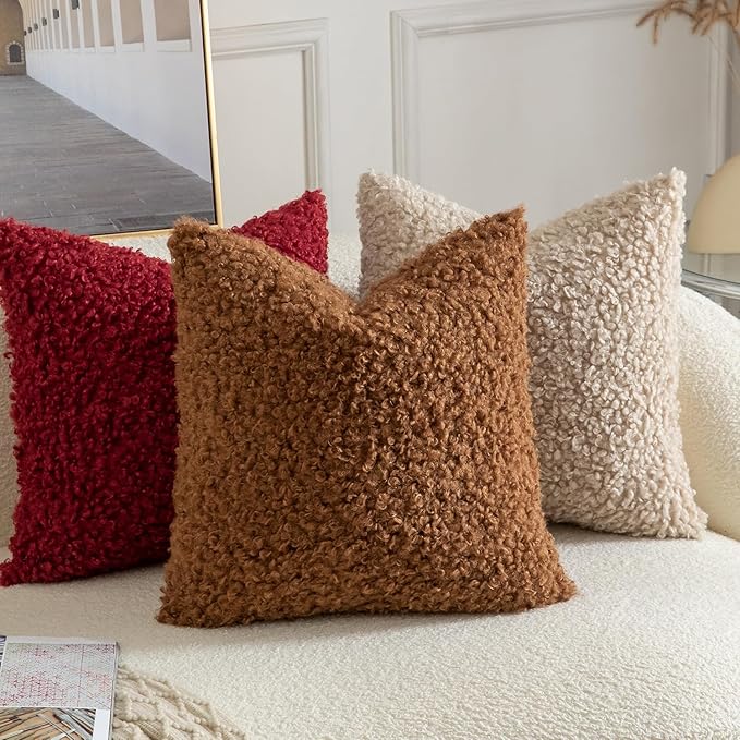 Yaertun Pack of 2 Faux Fur Throw Pillow Covers Decorative Sherpa Boucle Pillow Covers Fuzzy Soft Pillowcases Sheepskin Fleece Cushion Case for Couch Sofa Bed Living Room 26x26 Inch Brown