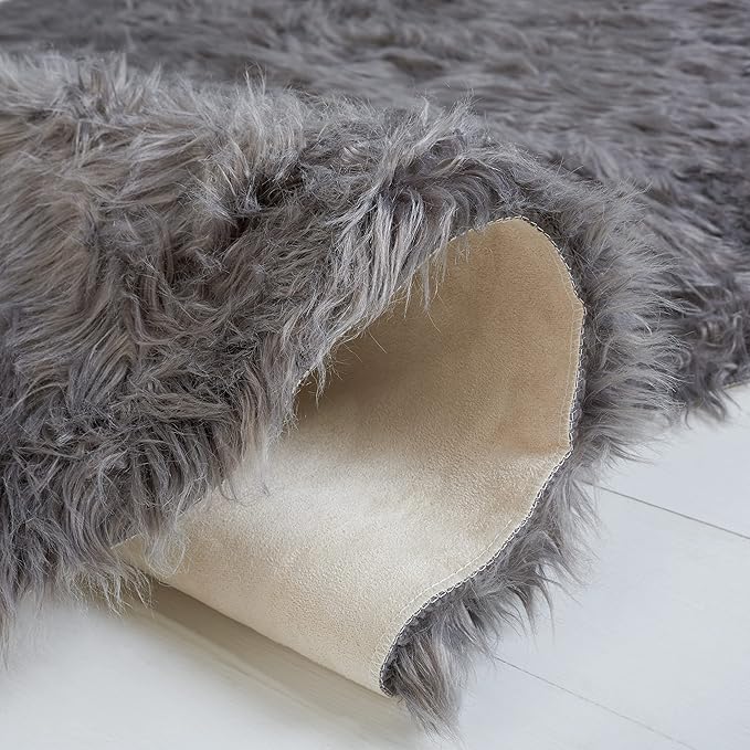 SAFAVIEH Faux Sheep Skin Collection 6' x 9' Grey FSS115D Silken Glam 2.35-inch Thick Area Rug