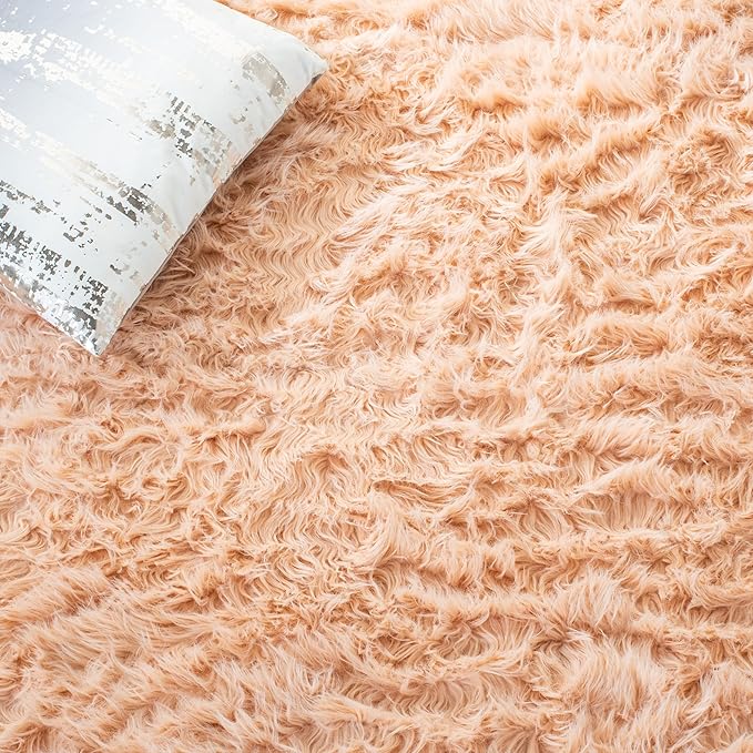 SAFAVIEH Faux Sheep Skin Collection 2'6" x 4' Light Pink FSS235U Silken Glam 2.35-inch Thick Accent Rug