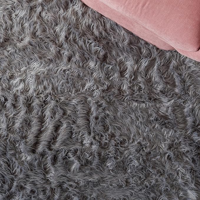 SAFAVIEH Faux Sheep Skin Collection 6' x 9' Grey FSS115D Silken Glam 2.35-inch Thick Area Rug