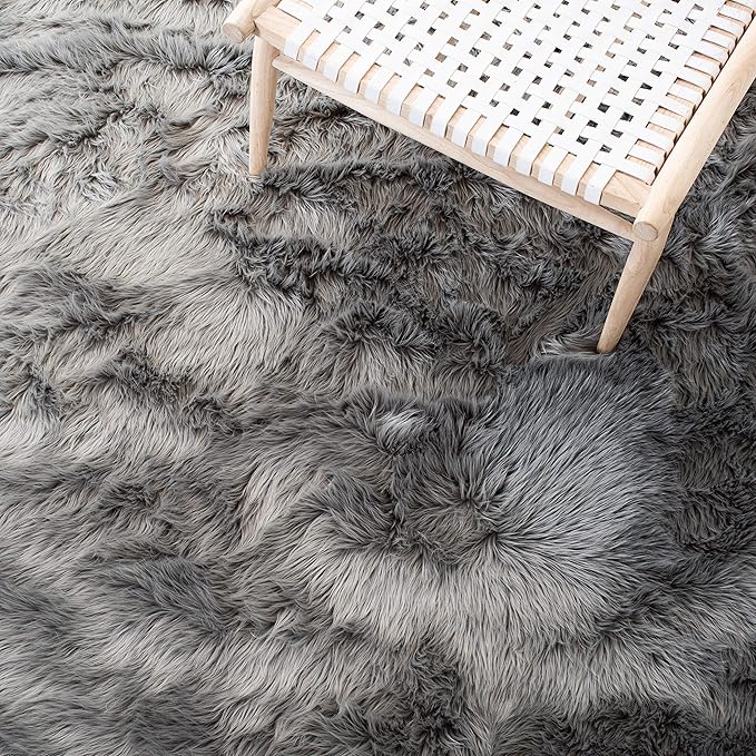 SAFAVIEH Faux Sheep Skin Collection 2'6" x 4' Grey FSS235D Silken Glam 2.35-inch Thick Accent Rug